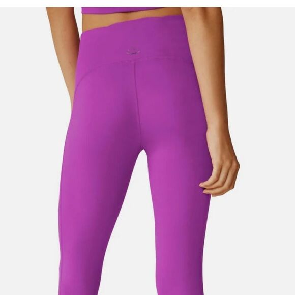 BEYOND YOGA Powerbeyond Strive High Waisted Midi Legging - Picture 2 of 7